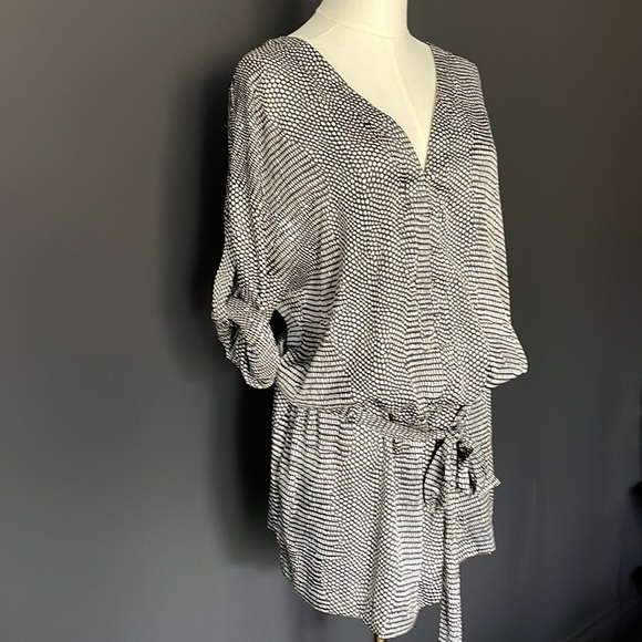 BCBG satin soft thin fabric tunic - Picture 2 of 5